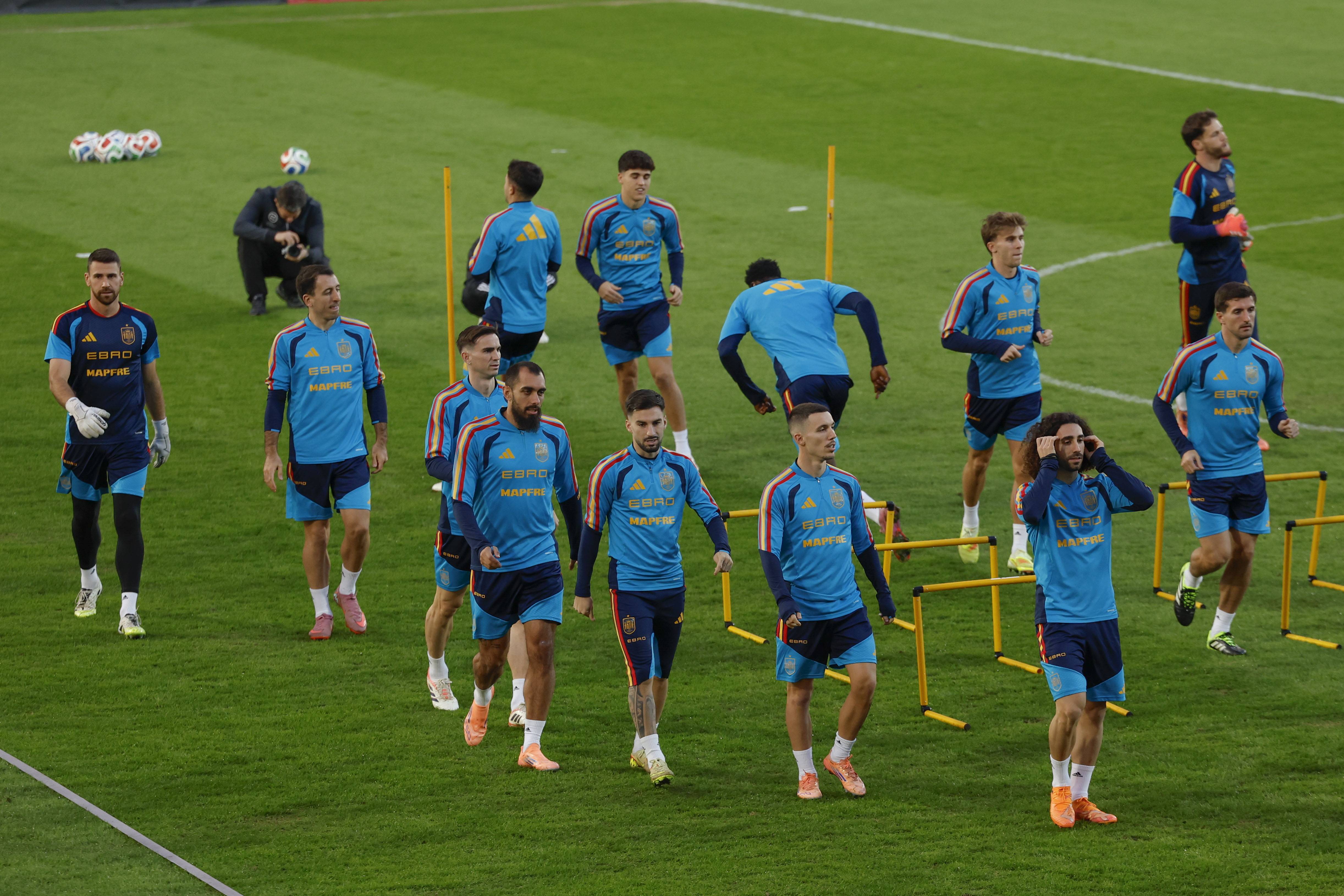 西班牙队在欧预赛中赢得胜利，实力稳固的简单介绍